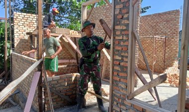 Percepat Pembangunan Koramil 07/Tenayan,Babinsa Simpang Empat Laksanakan Karya Bakti
