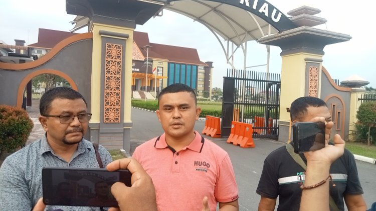 Ditemani Ketua PMP,Pemilik Billboard Yang Dirusak Pemda Rohil Resmi Mengadu Ke Polda