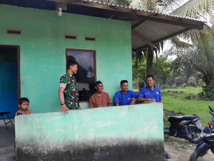 Babinsa Kodim 0301/Pbr Laksanakan Komsos Tentang Kamtibmas di Wilayah Binaan