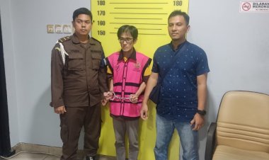 Tim Penyidik Menahan Tersangka RD  Selaku Direktur PT SMIP  dalam Perkara Impor Gula PT SMIP