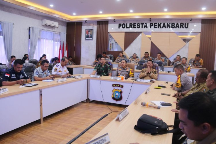 Dandim 0301/Pekanbaru Hadiri Rapat Lintas Sektoral Operasi Ketupat Lancang Kuning 