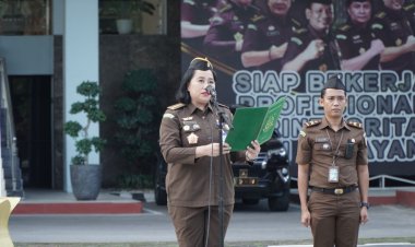 Asisten Pengawasan Kejaksaan Tinggi Riau Penerima Apel Kerja Pagi