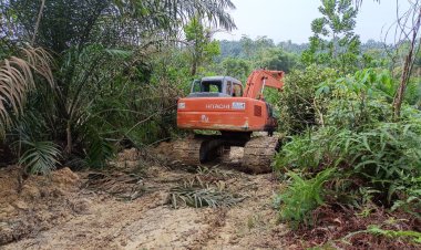 Excavator dan Tundem Roller Compactor Diturunkan di Pra TMMD ke 120 Kodim 0301 PBR