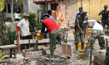Hari ke 6, Satgas Pra TMMD Kodim 0301 PBR dan Warga Gesa Sloof Cor Pondasi RTLH