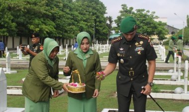 Peringati HUT Korem 031/WB Ke -65,Dandim 0301/Pbr Dampingi Danrem Ziarah ke TMP