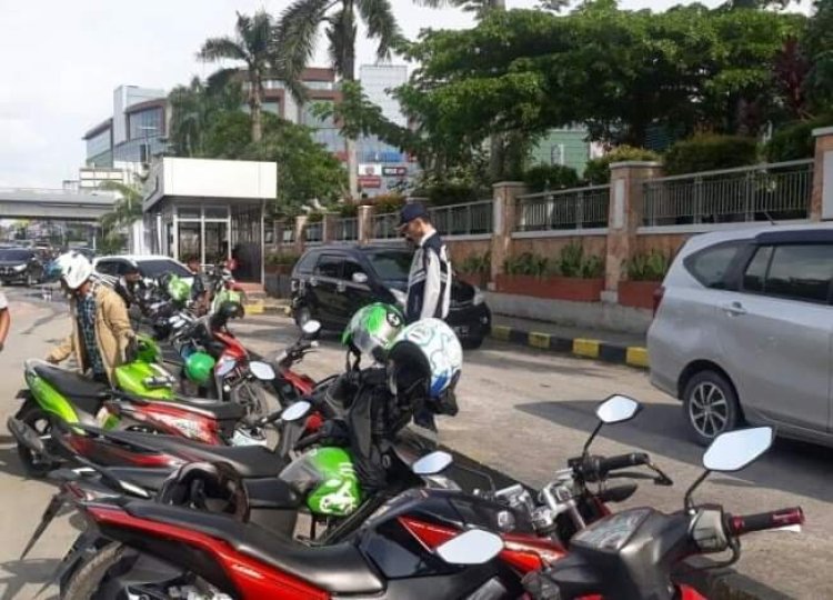 Minta Dishub Perpakiran Tertipkan Jukir Liar Dihalte Busway SkA