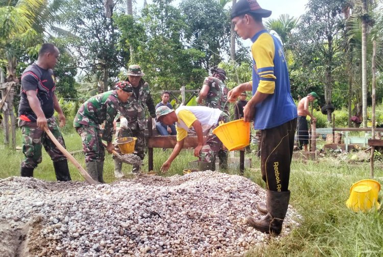 Tanpa Alat Modern, Satgas Pra TMMD Dengan Semangat Kerjakan Rehab RTLH