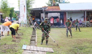 Jelang Pembukaan, Satgas Pra TMMD dan Warga Gotong Royong Bersihkan Lapangan