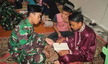 Satgas TMMD Ajari Anak-anak Belajar Mengaji guna Tingkatkan Nilai Pengetahuan Agama