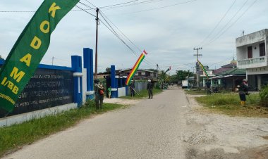 Satgas TMMD Potong Rumput di Sepanjang Jalan Pesisir