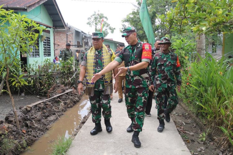 Disambut Tarian Melayu, Tim Wasev TNI Tinjau TMMD ke 120 di Kelurahan Meranti Pandak