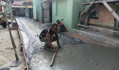 Satgas TMMD dan Warga Meranti Pandak Gotong Royong Semenisasi Jalan Gang Saiyo 1 dan 2