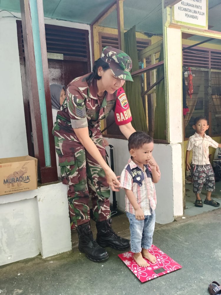 Babinsa Kodim 0301/Pbr Terus Monitoring Perkembangan Pasien Stunting