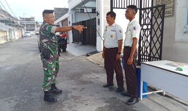 Babinsa Kodim 0301/Pbr Laksanakan Komsos Bersama Security Demi Ciptakan Situasi Aman di Masyarakat