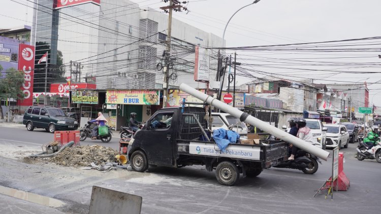Suplai Air Terganggu, Tirta Siak Perbaiki Pipa di Jalan Ahmad Yani 