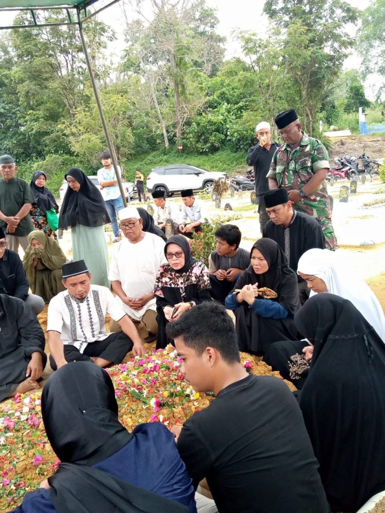 Bentuk Kepedulian Pada Warga Binaan,Babinsa Kodim 0301/Pbr Melayat ke Rumah Duka