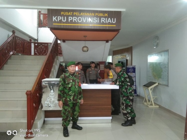 Tingkatkan Keamanan Jelang Pilkada,Babinsa Kodim 0301/Pbr Bersama Polri Laksanakan Patroli Gabungan