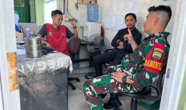 Babinsa Kodim 0301/Pbr Lakukan Komsos Bersama Security dan Keamanan