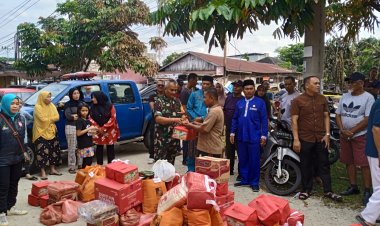 Babinsa 0301/Pbr Dampingi Penyaluran Sembako bagi Korban Kebakaran di Pekanbaru