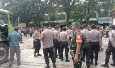 Babinsa Kodim 0301/Pbr Turut Monitoring dan Mengamankan Demontrasi SPSI di Jalan Riau