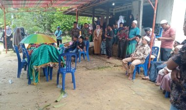 Babinsa Kodim0301/Pbr Melayat Kerumah Duka, Bentuk Hadir TNI di tengah Tengah Masyarakat