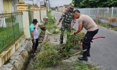 Babinsa Kodim 0301/ Pbr Bersihkan Lingkungan,Bentuk Kolaborasi Hebat Bersama Masyarakat
