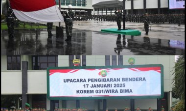 Kodim 0301/Pbr Laksanakan Upacara Bendera 17-an di Makorem 031/WB