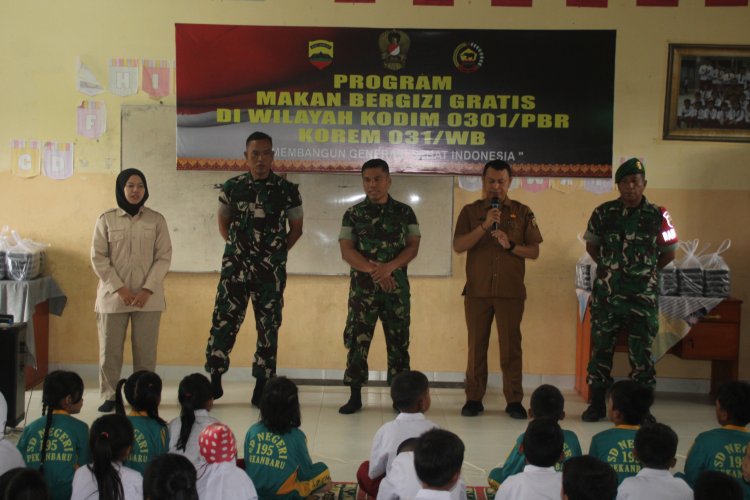 Dukung Kesehatan Anak, Kodim 0301/Pekanbaru Bagikan Makanan Bergizi di SD Negeri 195