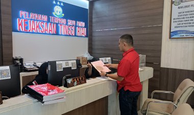 Teva Iris Resmi Laporkan J di Kejati Riau Demi Jaga Marwah PDIP