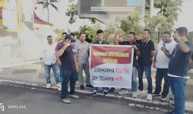 Massa Misuri dan FKPPI Gelar Aksi Damai di Pekanbaru,Dukung Pengesahan UU TNI