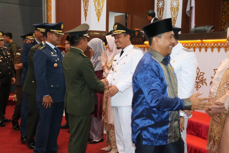 Kasdim 0301/Pbr Hadiri Rapat Paripurna Penyampaian Walikota dan Wakil Walikota Pekanbaru di DPRD Kota