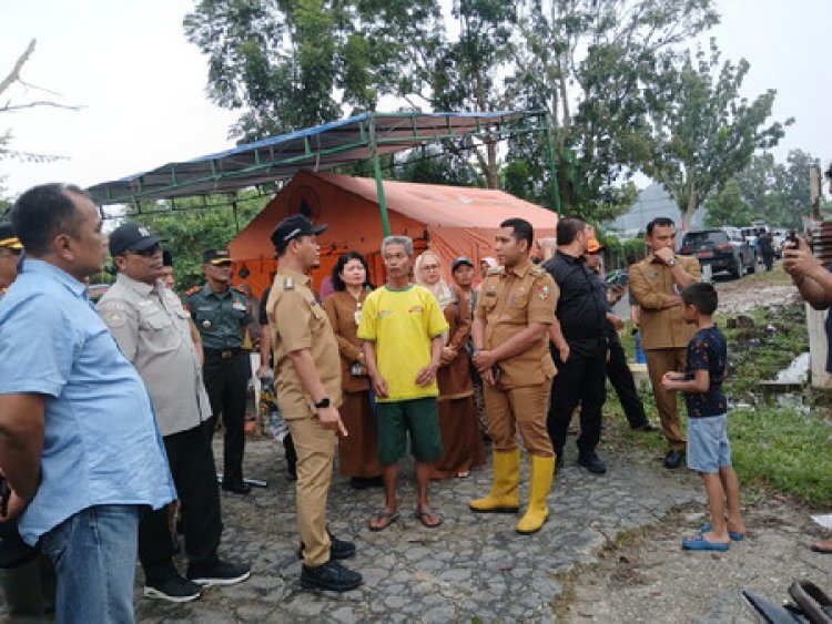 Wakili Dandim 0301/ Pbr,Danramil 01 Dampingi Walikota Tinjau Banjir