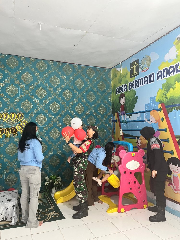 Pelukan Harapan di Lapas Perempuan dan Anak Kelas IIA Pekanbaru, Babinsa Kodim 0301/Pbr dan Balita yang Tak Terlupakan