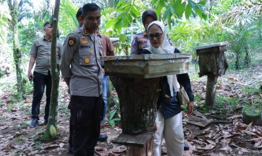 Kapolres Kampar Patroli Jelajah Desa, Jalin Sinergi dengan Petani Lebah di Hutan Kemasyarakatan Alam Mahligai