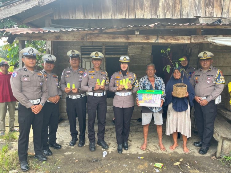 Wujudkan Polri Humanis,Kasat Lantas Jalin tali Kasih Melalui Jumat Berbagi