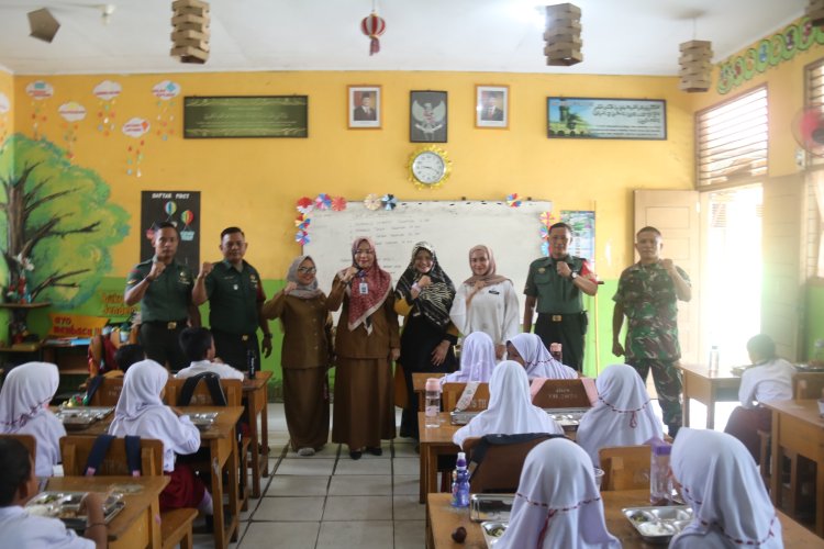 Kodim 0301/Pekanbaru Salurkan Program Makan Bergizi untuk 105 Siswa SDN 115 Pekanbaru
