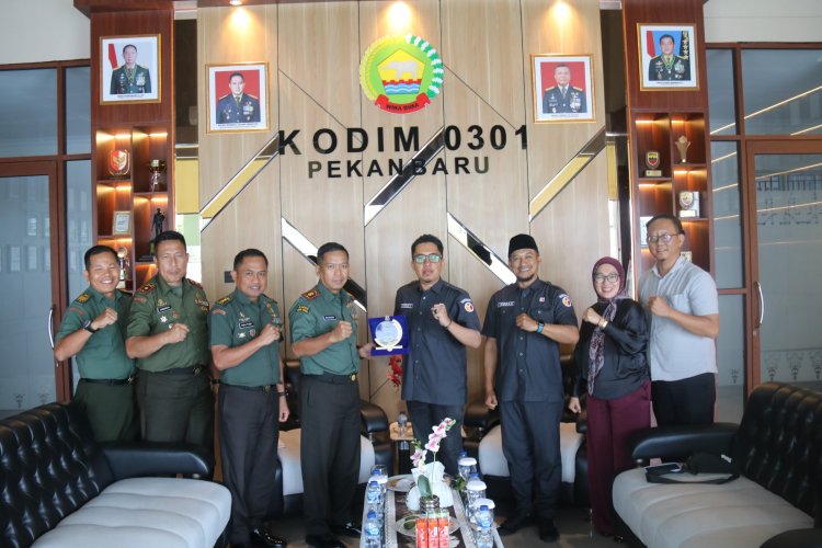 Bantu Sukseskan Pilkada,Bawaslu Beri Piagam Penghargaan Pada Kodim 0301/Pbr