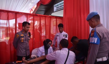 Polres Kampar Berbagi di Hari Bhayangkara ke-79: Donor Darah, Pengobatan Gratis, dan Khitanan Massal  