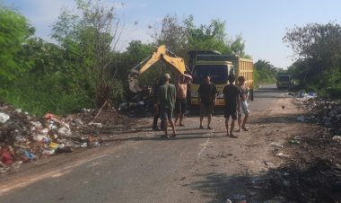 Tumpukan Sampah Menggunung,Babinsa Kodim 0301/Pbr Turut Laksanakan Pembersihan