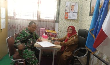 Masuk Tahun Ajaran Baru,Babinsa Kodim 0301/Pbr Jaga Keamanan Siswa Baru