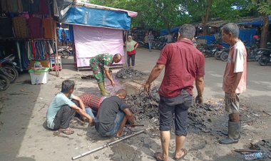Babinsa Kodim 0301/ Pbr Bersihkan Drainase Bersama Warga Binaan
