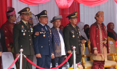 Dandim 0301/Pbr Hadiri Upacara Penurunan Bendera Merah Putih Peringatan HUT ke-80 RI