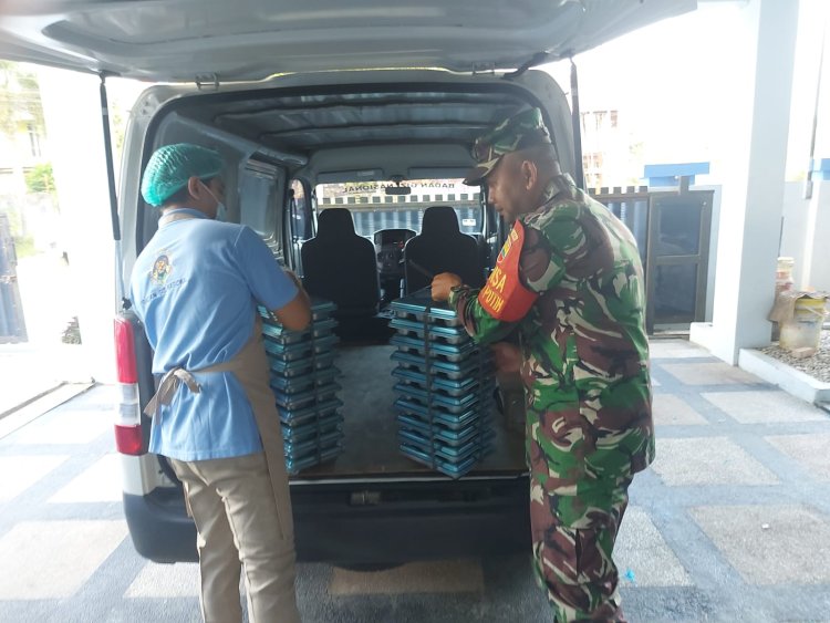 Babinsa Kodim 0301/Pbr Bantu Salurkan  Makan Bergizi di TK An Namirah