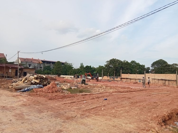 Tanah Berserakan, Masyarakat minta Satpol PP Tegur Pengembang Bayan Residence