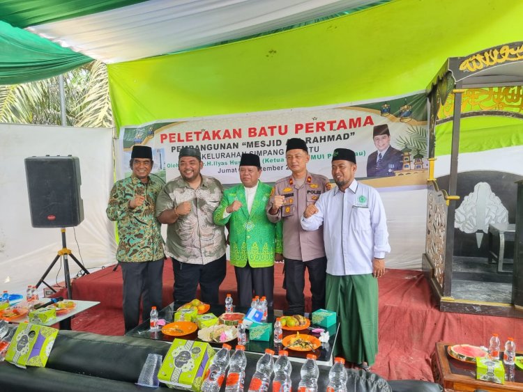 Ketua MUI Hadiri dan Letakkan Batu Pertama Pembangunan Masjid Ali Rahmad