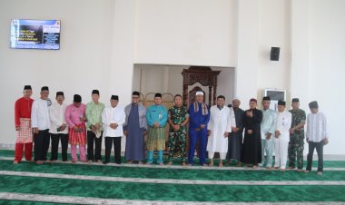 Shalat Jumat Perdana Digelar di Masjid Al-Maqari Purna MTQ Pekanbaru, Dandim 0301/Pbr Hadiri Mewakili Danrem 031/WB