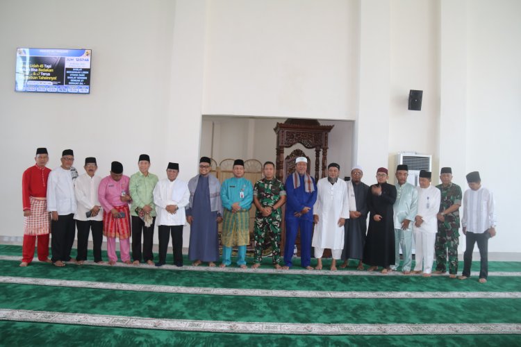 Shalat Jumat Perdana Digelar di Masjid Al-Maqari Purna MTQ Pekanbaru, Dandim 0301/Pbr Hadiri Mewakili Danrem 031/WB