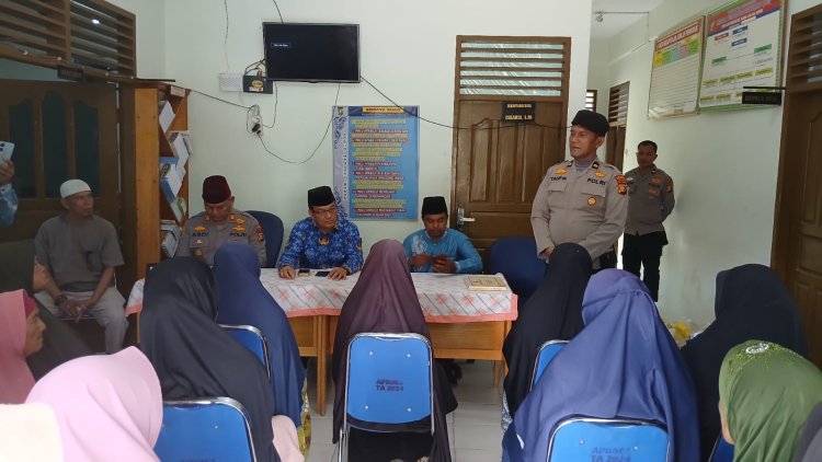Sinergi Polisi dan Pemerintah Desa, Jumat Barokah Polsek Kampar Beri Bantuan Warga Alam Panjang, Dukung Ketahanan Pangan