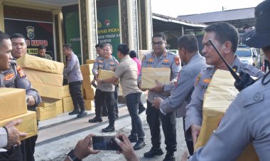 AKBP Boby 'Pimpin' Aksi Kemanusiaan, Polres Kampar Siapkan Bantuan untuk Korban Banjir Bandang Sumbar, Gerak Cepat'!
