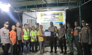 "Polres Kampar Perkuat Siskamling, Kapolres Turun Langsung ke Pos Kamling, Kapolres: Keamanan Lingkungan Prioritas'!"